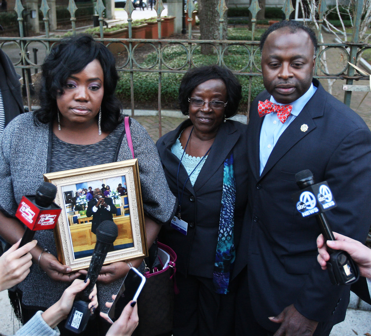 The family of Daniel Simmons Jr. speak about their father